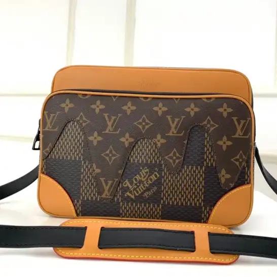 AMAZONE LOUIS MESSENGER VUITTON NANO 0323